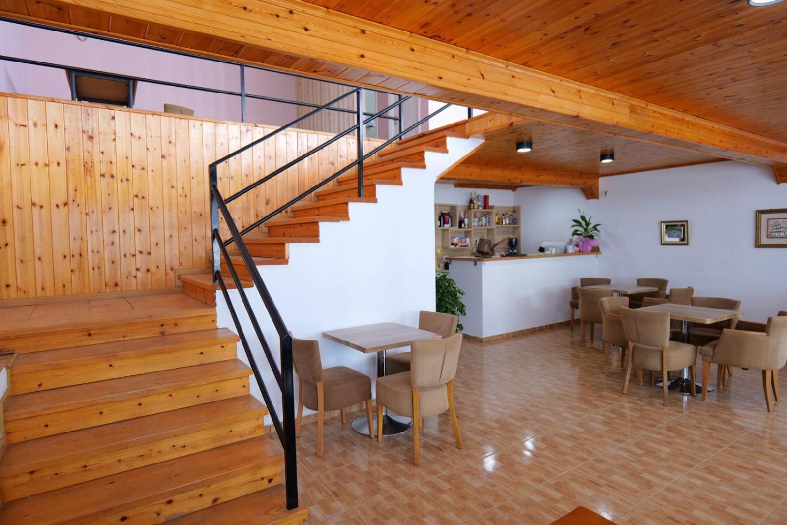 Hotel Eden Sarandë Esterno foto