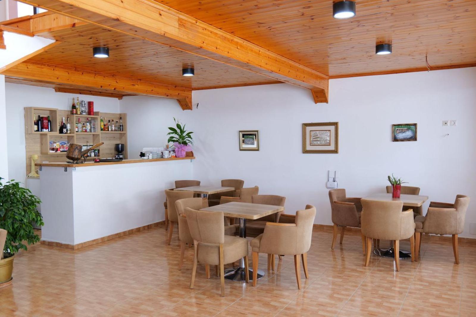 Hotel Eden Sarandë Esterno foto