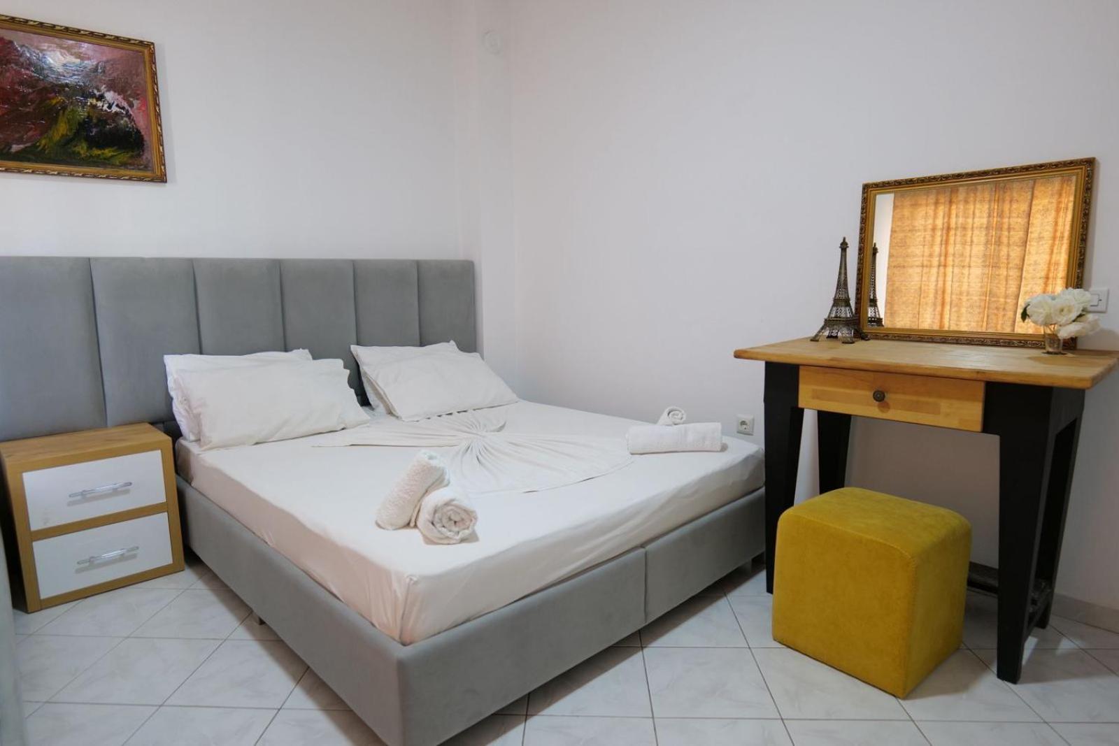 Hotel Eden Sarandë Esterno foto