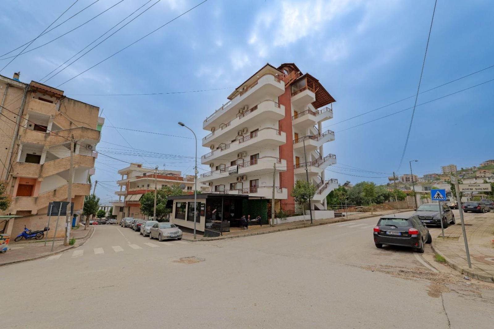 Hotel Eden Sarandë Esterno foto