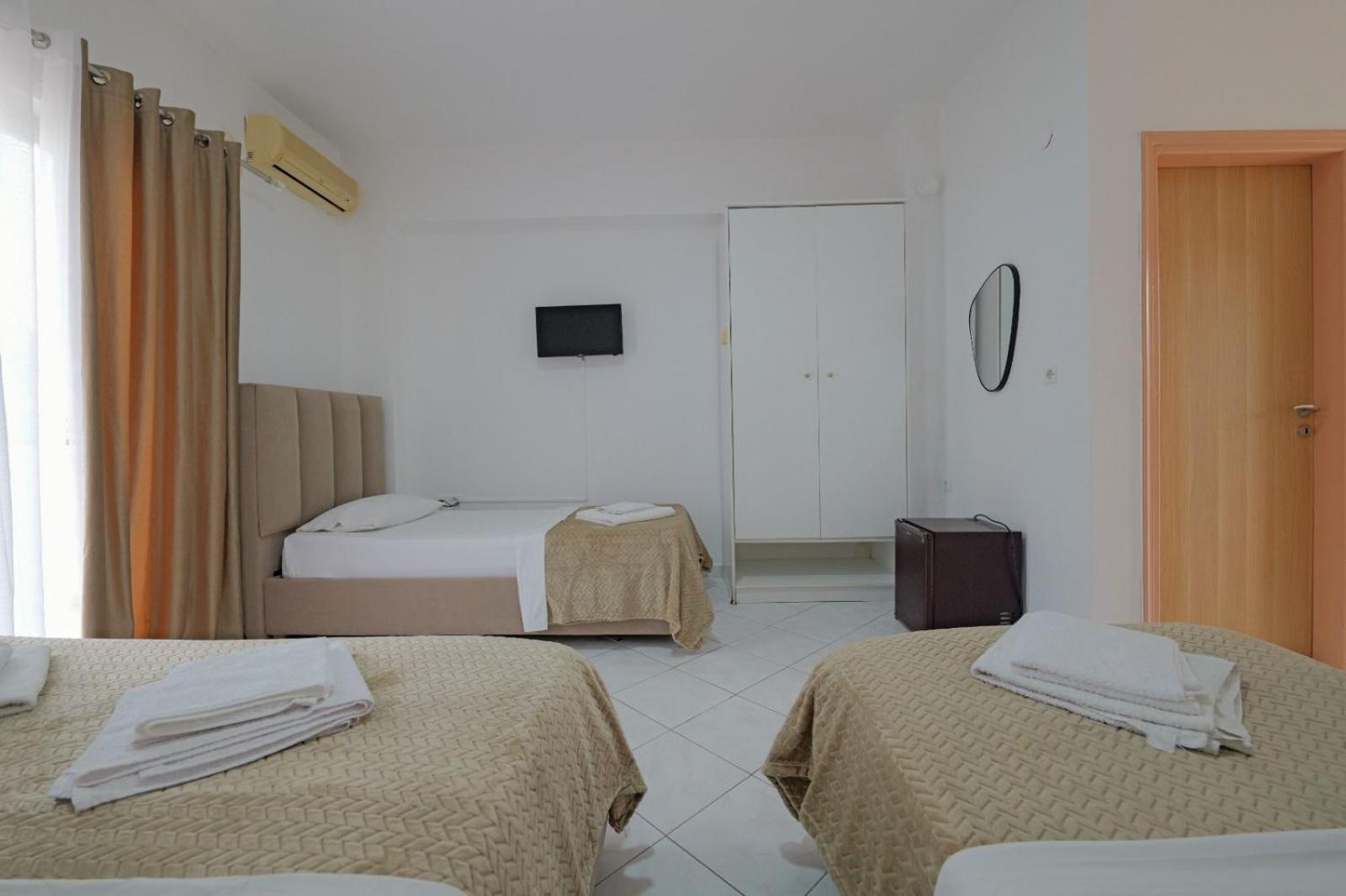 Hotel Eden Sarandë Esterno foto