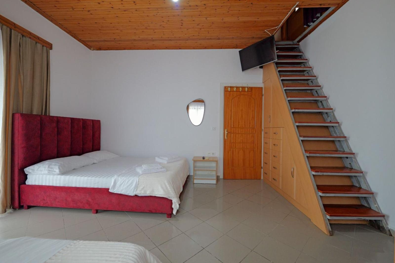 Hotel Eden Sarandë Esterno foto