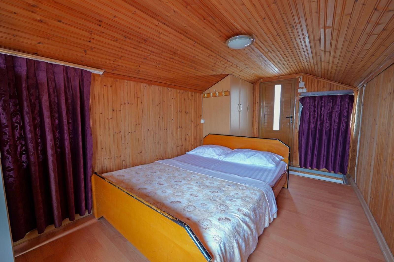 Hotel Eden Sarandë Esterno foto