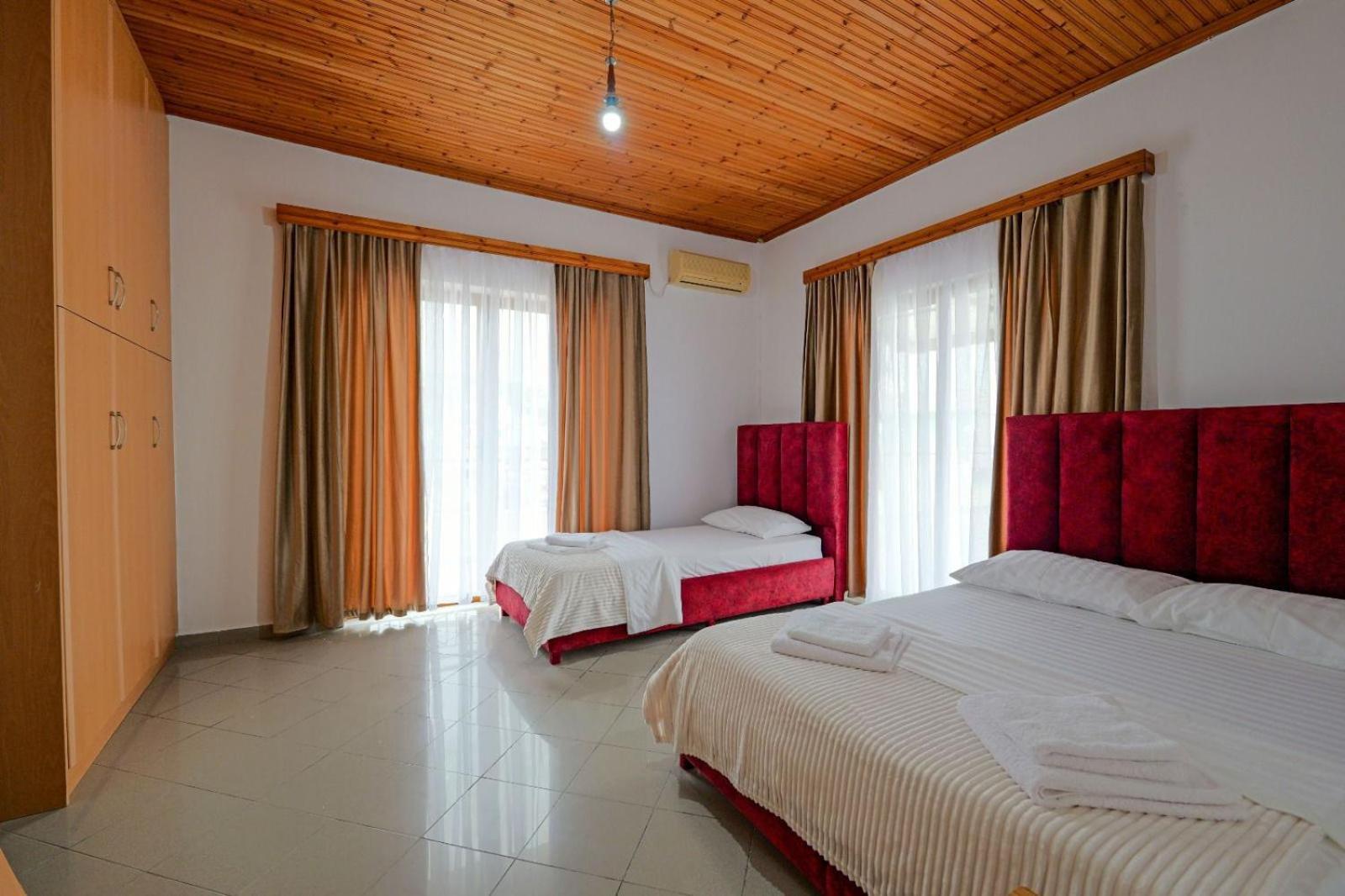 Hotel Eden Sarandë Esterno foto