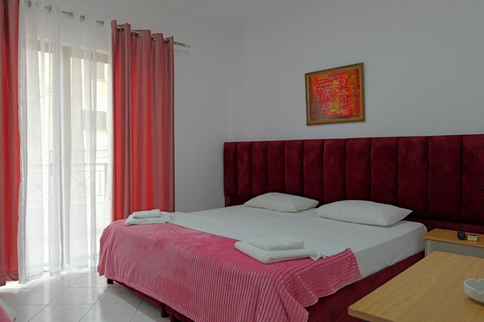 Hotel Eden Sarandë Esterno foto