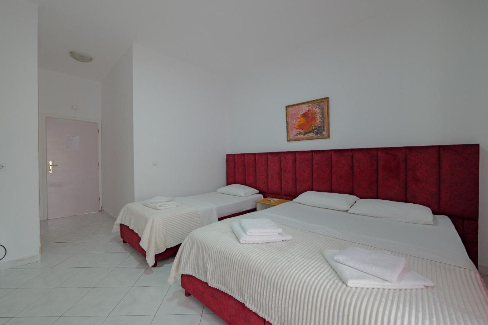 Hotel Eden Sarandë Esterno foto