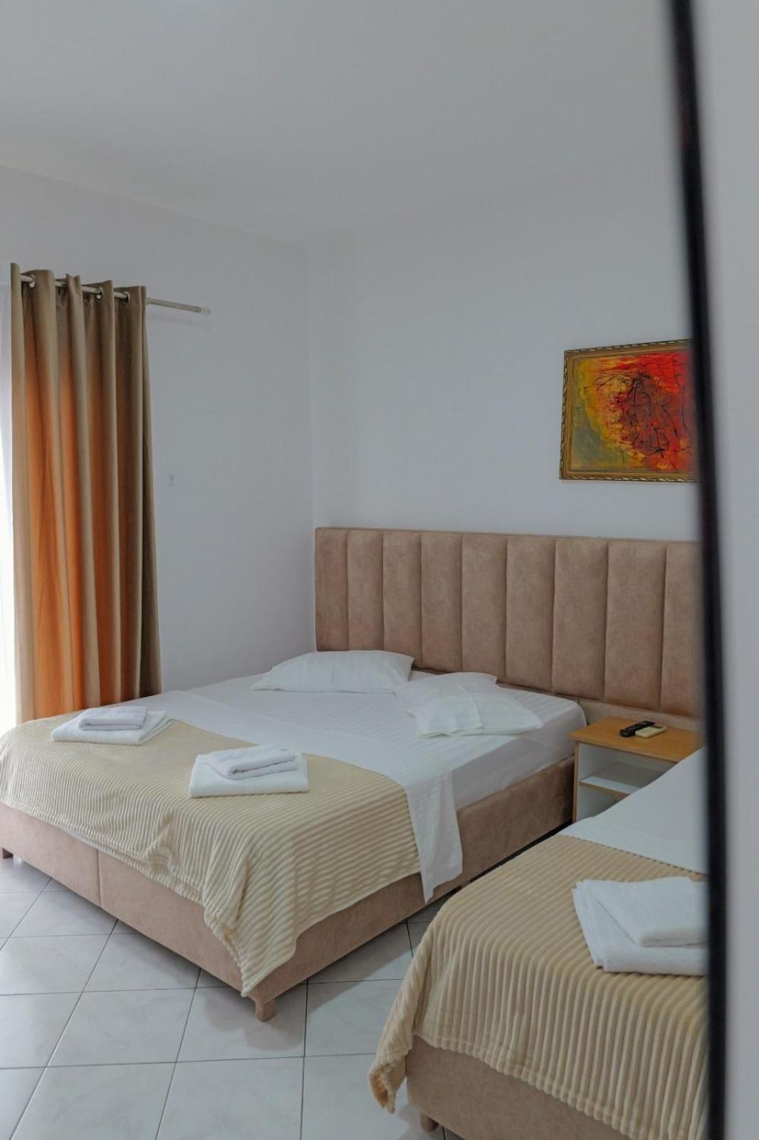 Hotel Eden Sarandë Esterno foto