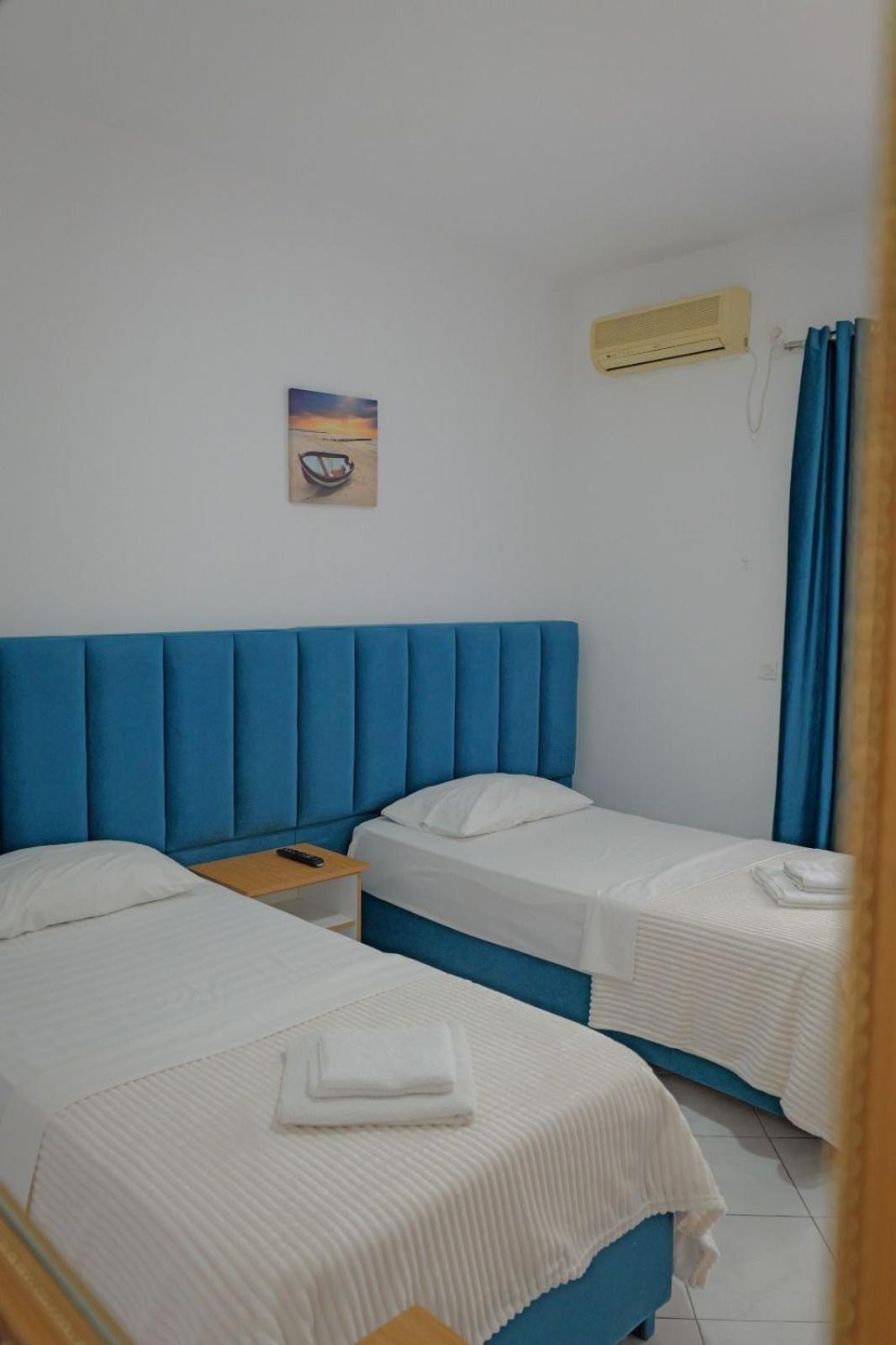 Hotel Eden Sarandë Esterno foto