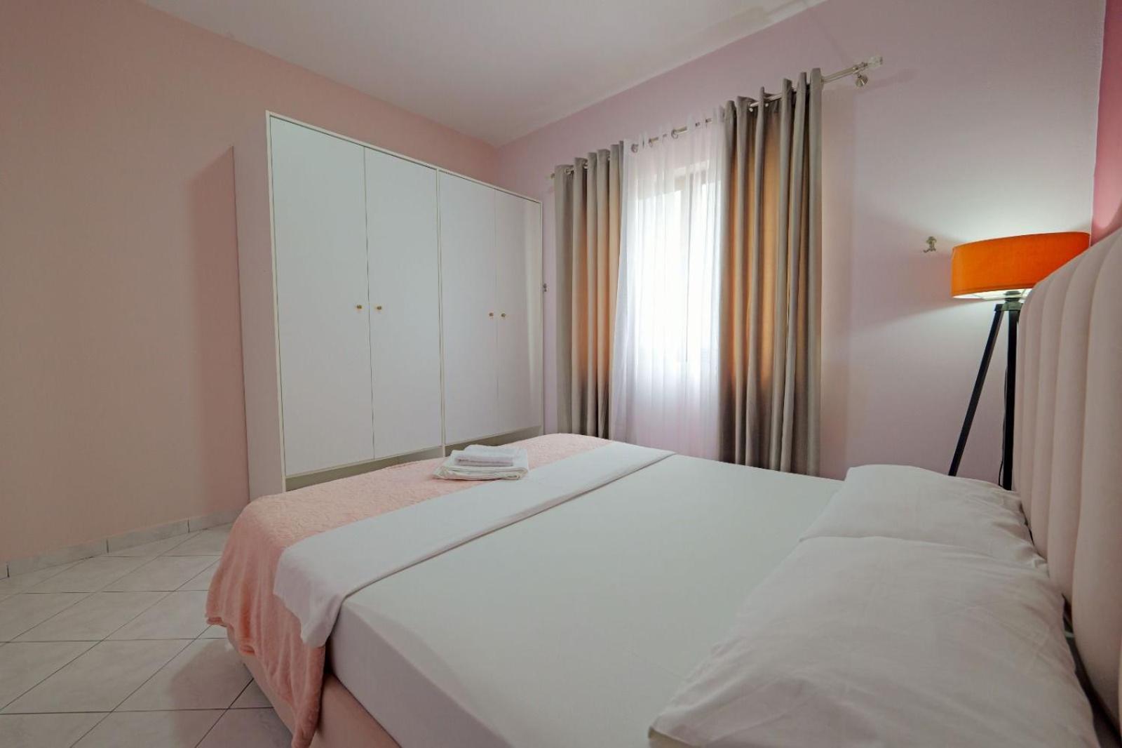 Hotel Eden Sarandë Esterno foto