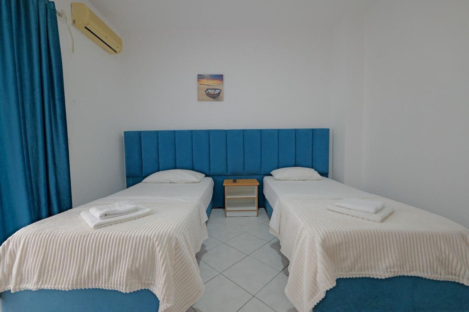Hotel Eden Sarandë Esterno foto