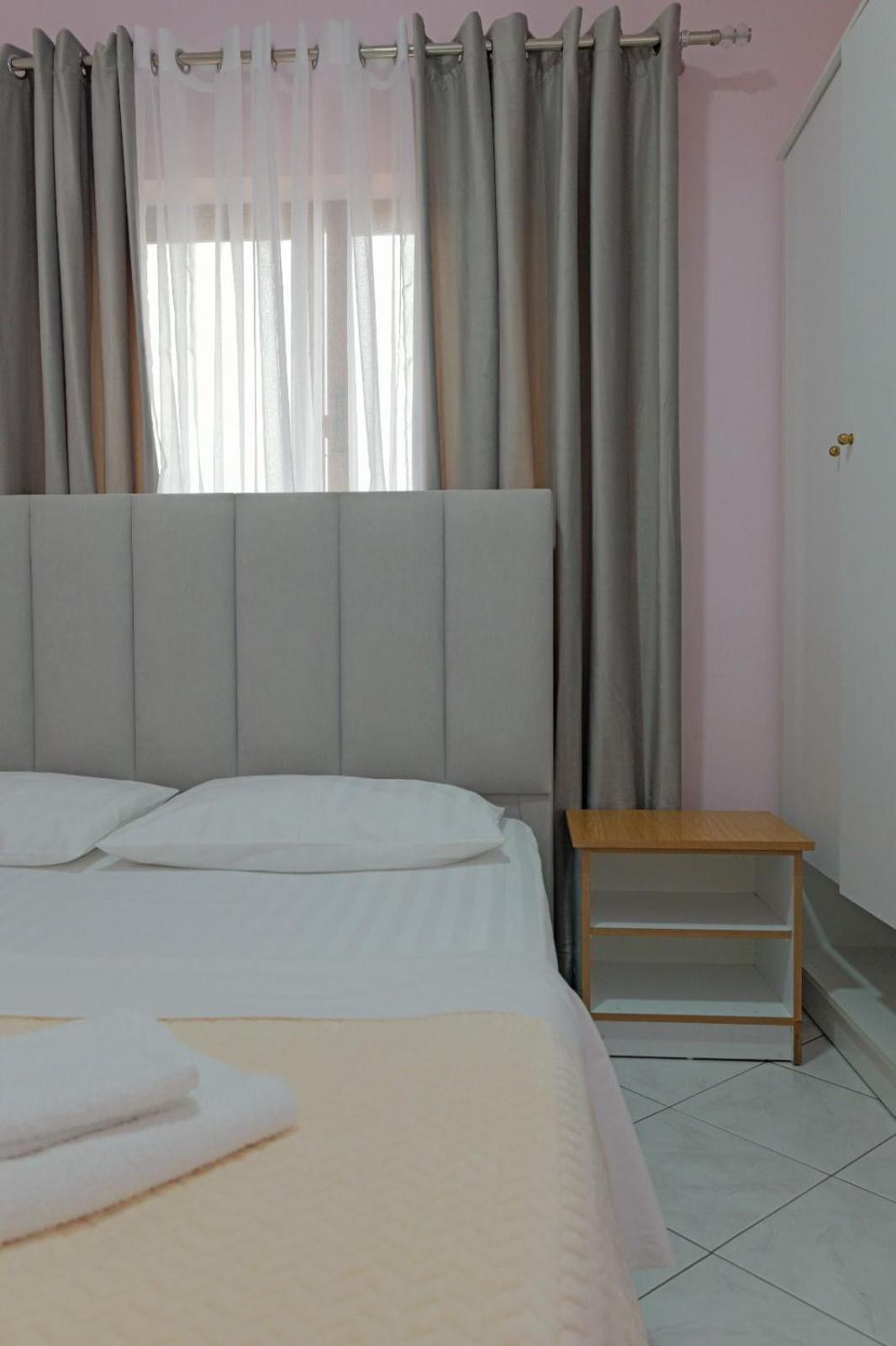 Hotel Eden Sarandë Esterno foto