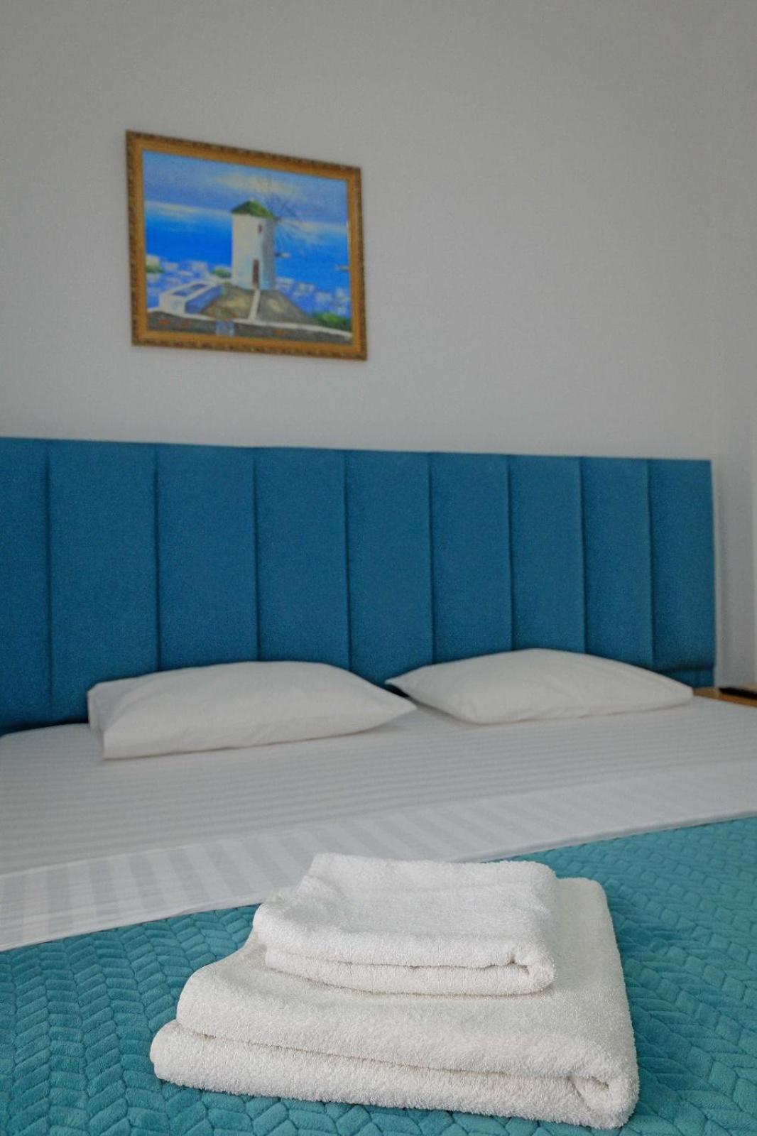 Hotel Eden Sarandë Esterno foto